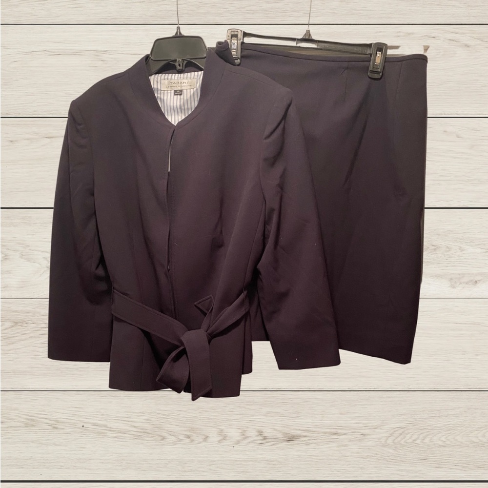 TAHARI / Arthur S Levine | Black belted 2pc straight skirt | SIZE 14